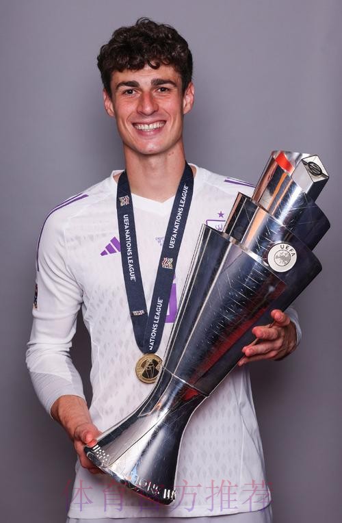 记者:皇马租借凯帕的费用为100万欧 并承担其薪水