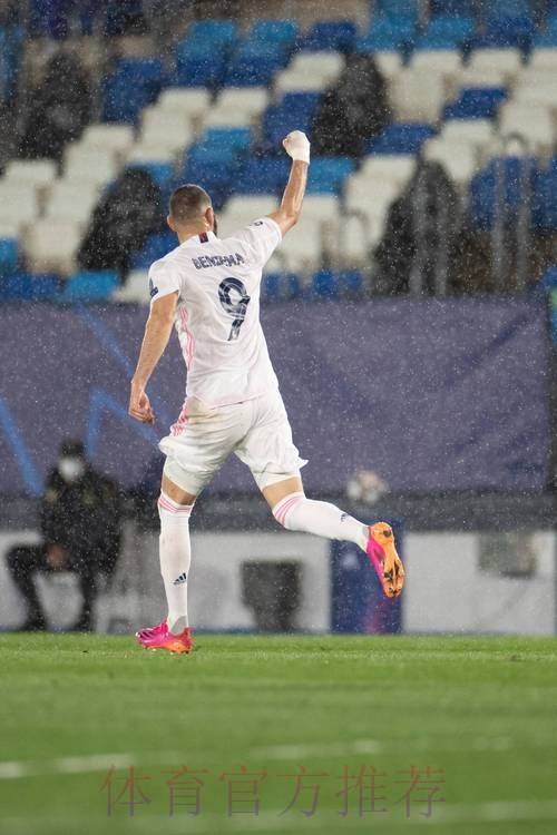 阿斯-本泽马在训练中遭托比亚斯飞铲 右脚踝不适